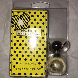 Factory sealed BN Marc Jacobs Honey 🍯